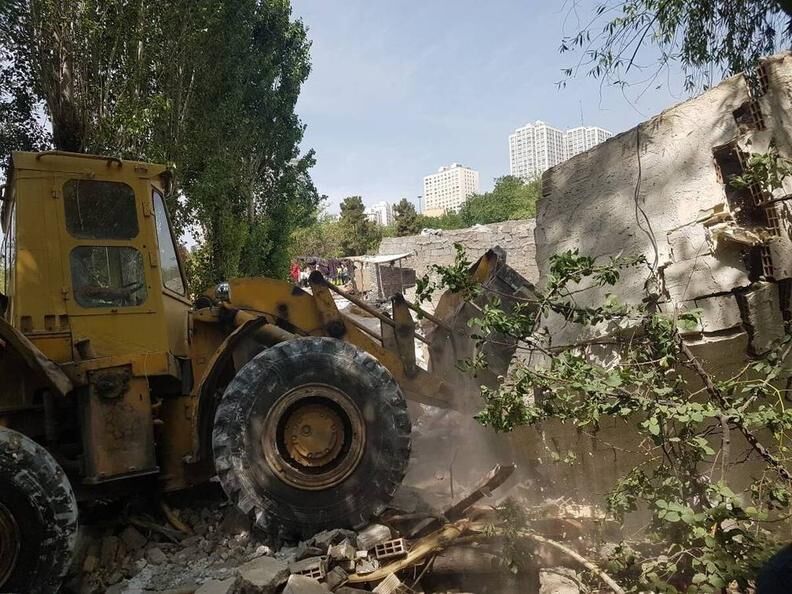 ساخت و سازهای ناایمن و غیرمجاز رود دره تهران تخریب شد