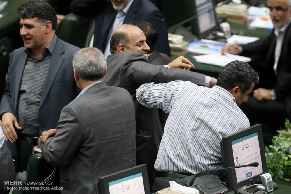 آقای نماینده در بن بست اخلاق آقای نماینده در بن بست اخلاق