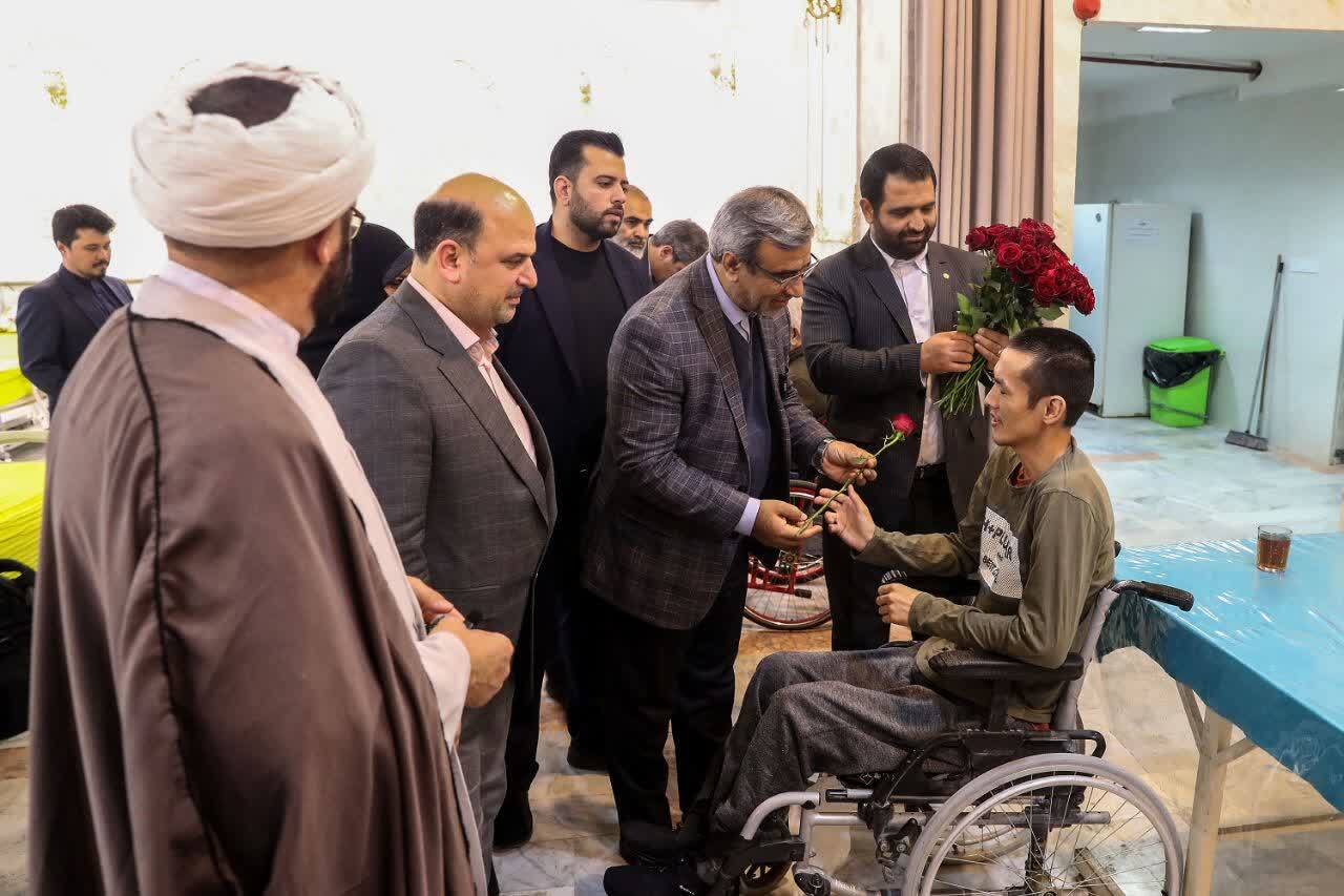 حضور استاندار خراسان رضوی در جمع جانبازان آسایشگاه امام خمینی (ره) مشهد+ فیلم و عکس