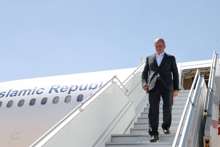 دکتر پزشکیان دقایقی قبل وارد بندرعباس شد