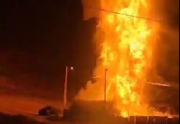 مهار شدن آتش&zwnj;سوزی گسترده در کارگاه شارژ و فروش گاز مایع در شیراز/ ۲ نفر مصدوم شدند