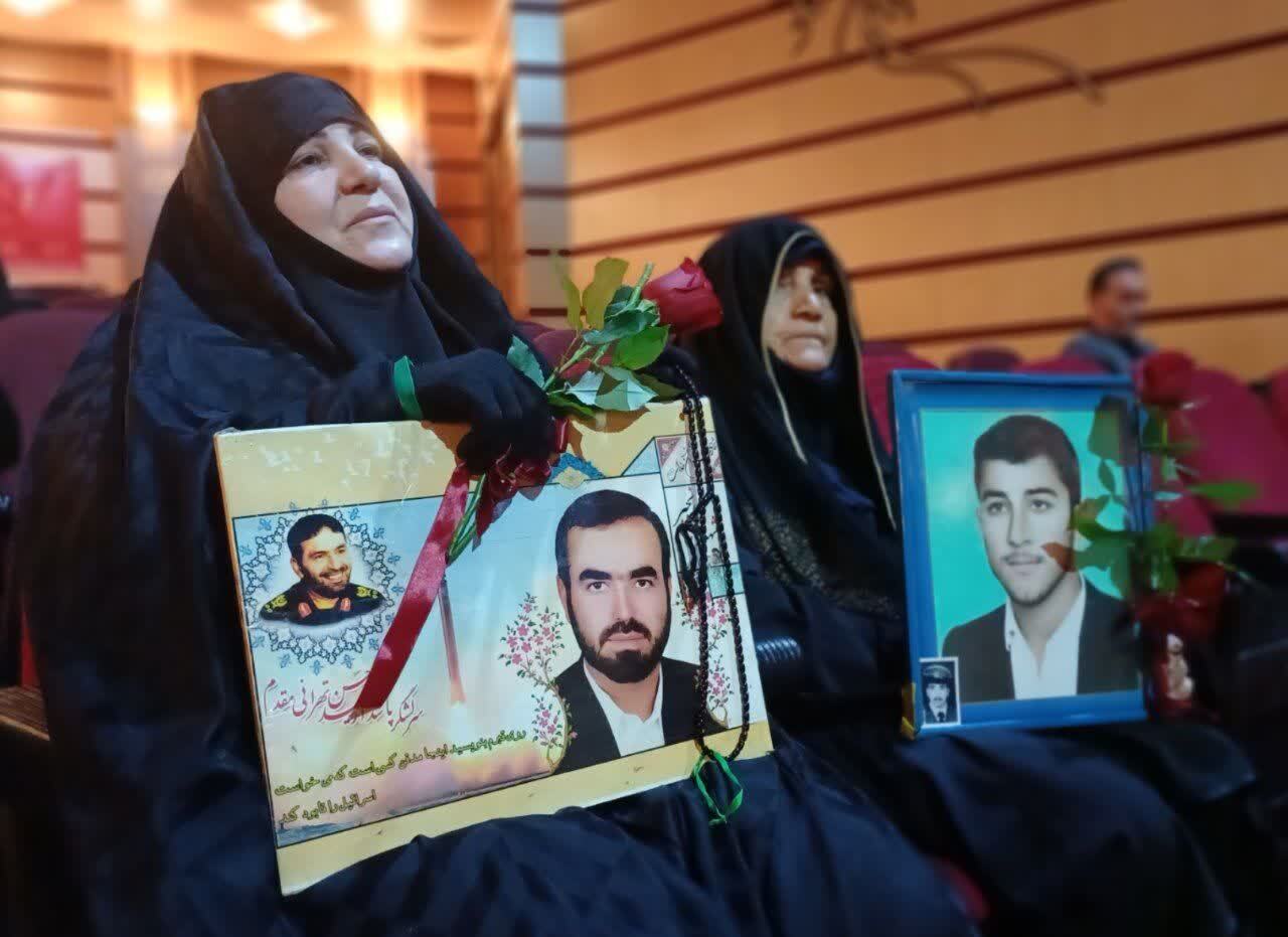 مادران و همسران شهدا ستون&zwnj;های پایداری این کشورند