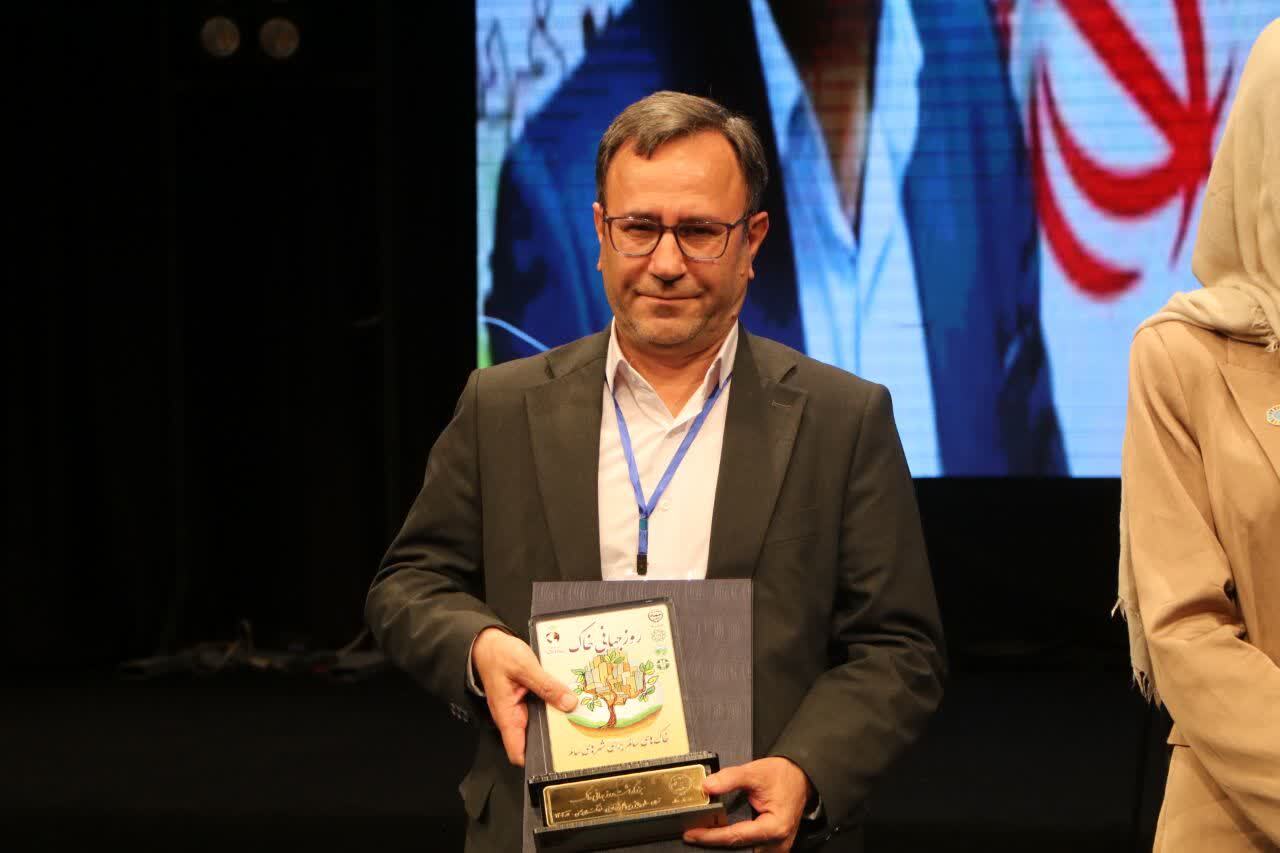 لرستان درخشید؛ انتخاب بهعنوان استان برتر آب و خاک در روز جهانی خاک لرستان درخشید؛ انتخاب بهعنوان استان برتر آب و خاک در روز جهانی خاک