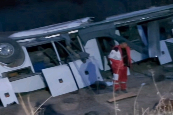 واژگونی اتوبوس اسکانیا در محور یاسوج به اصفهان